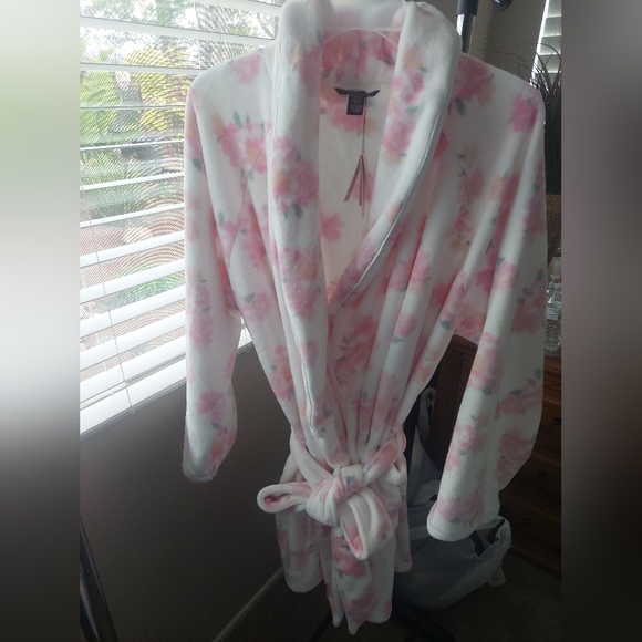Victoria Secret Floral Robe♡♡♡ - Picture 1 of 4